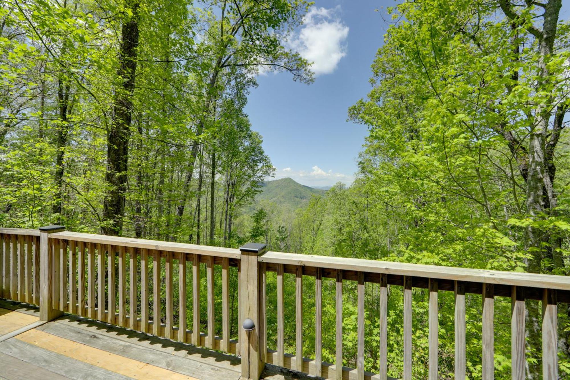 Bryson City Cabin With Hot Tub And Mountain Views! Luaran gambar